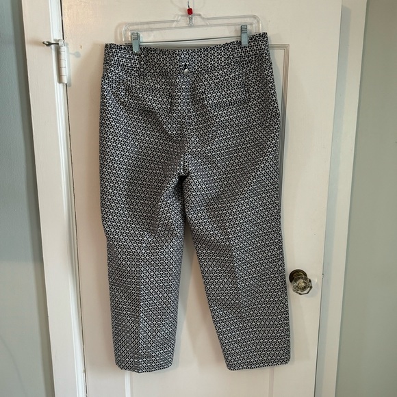 Ann Taylor  Womens Size 12 Black & White Print Margo Pants Capris - Picture 4 of 15